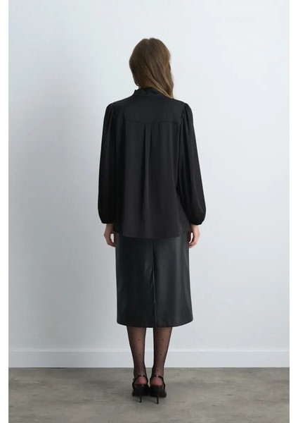 Boyundan Bağlı Saten Gömlek - Siyah indirimleri