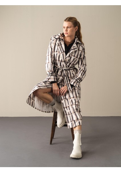 Kadın Siyah Regular Fit Desenli Trençkot