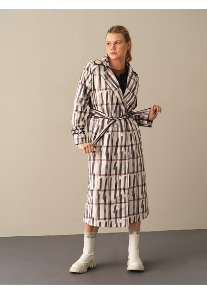 Kadın Siyah Regular Fit Desenli Trençkot