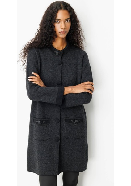 Kadın Dik Yaka Kolu ve Cebi Nakış Işlemeli Uzun Yün Kaban 25034 Siyah fiyatları