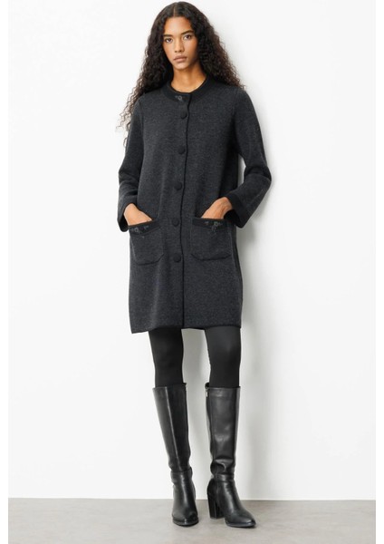 Kadın Dik Yaka Kolu ve Cebi Nakış Işlemeli Uzun Yün Kaban 25034 Siyah modelleri