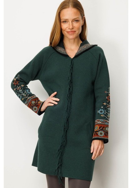 Kadın Kapüşonlu Kilim Jakarlı Püsküllü Yün Kaban 25056 Yeşil