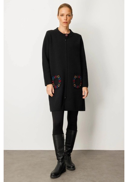 Kadın Dik Yaka Cebi Tığlamalı Uzun Yün Kaban 25023 Siyah modelleri