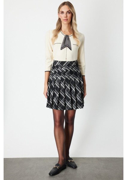 Kadın Piliseli Mini Etek 2047 Siyah