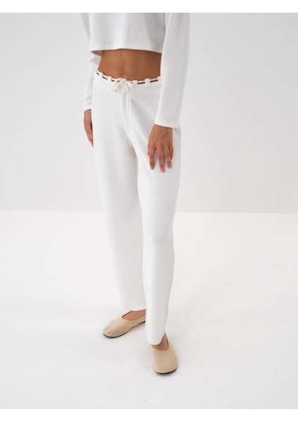 Kadın Ekru Esnek Dokulu Regular Fit Sweat Pantolon indirimleri