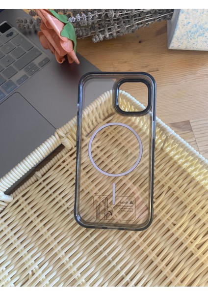Apple Iphone 15 Magsafe Özellikli Şeffaf Sert Silikon Kılıf indirimleri