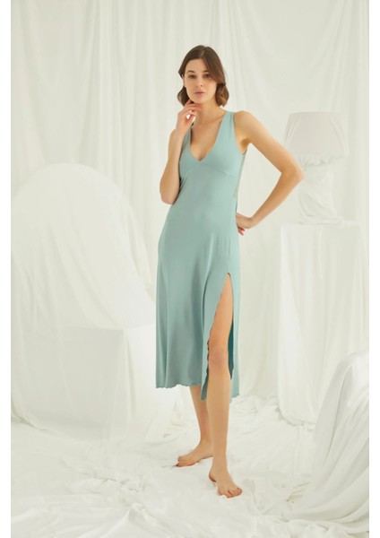 Monamise Göğüs ve Sırt Dekolteli Dantelli Yırtmaçlı Askılı Gecelik