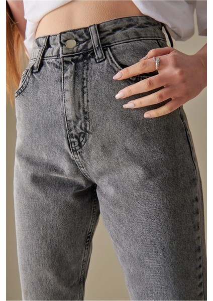 Buz Mavi Likralı Boyfriend Mom Jean fırsatları