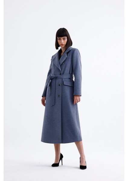 Kadın Gri Kaşe Dik Yakalı Siyah Düğmeli Kaban – Şıklığın Zamansız Yorumu fiyatları