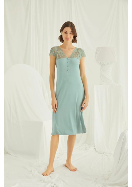 Monamise Kolu Omzu ve Yakası Dantelli Önü Düğmeli Gecelik