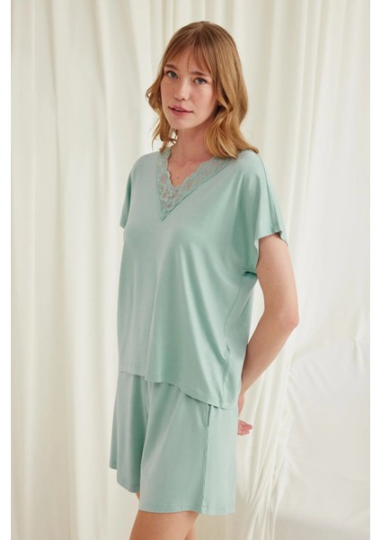 Monamise Kısa Kollu Dantelli V Yaka Şort Takımı