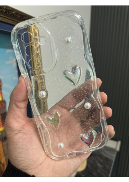 Samsung Galaxy A17 Kılıf Kamera Korumalı Şeffaf Dalga Kenarlı Kırmızı Kalp Diyonk Desenli Yumuşak Silikon Kapak