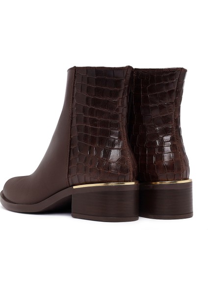 Kadın Kahverengi Fermuarlı Kısa Kalın Topuklu Deri Bot 25WFD360714