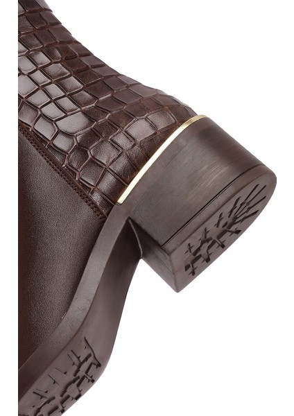 Kadın Kahverengi Fermuarlı Kısa Kalın Topuklu Deri Bot 25WFD360714