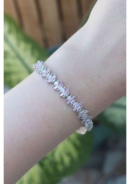 Vip Seri Pirinç Pembe Zirkon Taşlı Gümüş Renk Baget Model Bileklik fiyatları