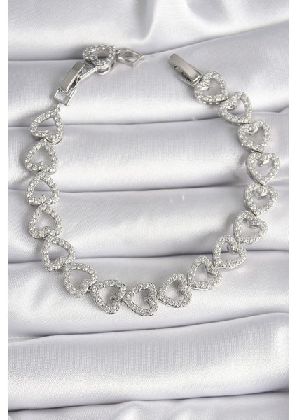 Pirinç Gümüş Renk Zirkon Taşlı Kalp Model Vıp Seri Kadın Bileklik