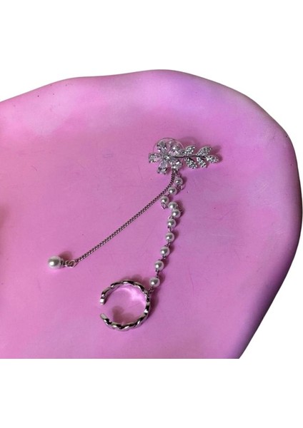 Taşlı Çiçek ve Inci Detaylı Şık Model Kıkırdak Küpe fiyatları