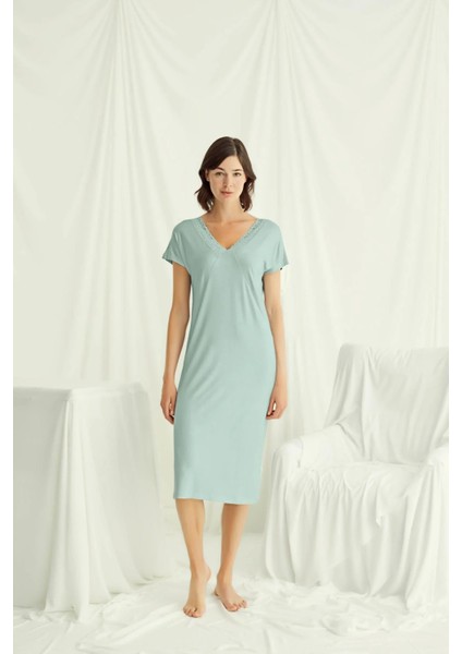 Monamise Yakası Dantelli Kısa Kollu Gecelik