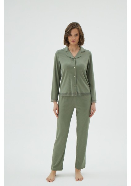 Kadın Yeşil Renk Gömlek Yaka Düğmeli Dantel Detaylı Uzun Kollu Pijama Takımı C4T1N171