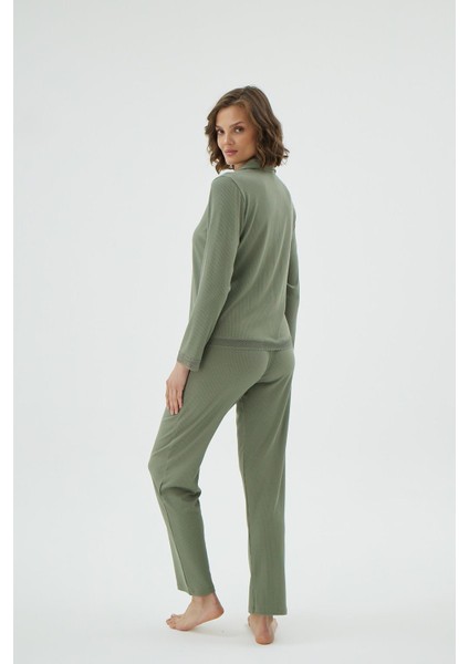 Kadın Yeşil Renk Gömlek Yaka Düğmeli Dantel Detaylı Uzun Kollu Pijama Takımı C4T1N171 fırsatları