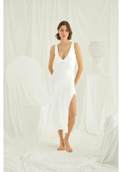 Monamise Göğüs ve Sırt Dekolteli Dantelli Yırtmaçlı Gecelik fırsatları