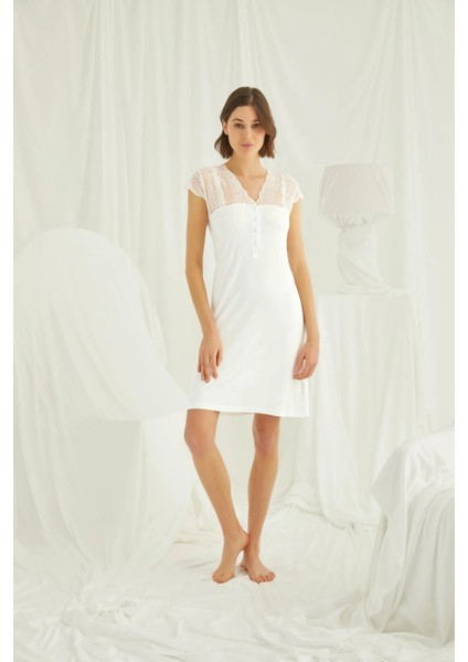 Monamise Kolu Omzu ve Yakası Dantelli Önü Düğmeli Gecelik