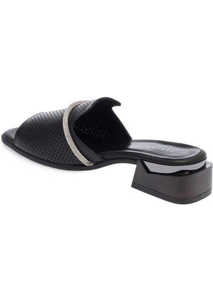 Siyah Hakiki Deri Kadın Terlik - K24Y1TR67110-A23