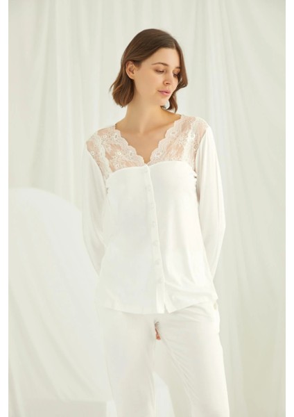 Monamise Yakası ve Omzu Dantelli Önü Boydan Düğmeli Pijama Takımı fiyatları