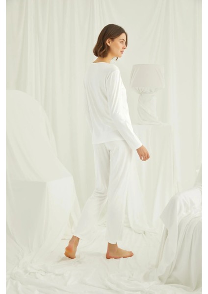 Monamise Yakası ve Omzu Dantelli Önü Boydan Düğmeli Pijama Takımı indirimleri