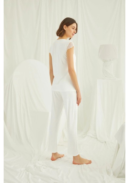 Monamise Yakası Kolu ve Omzu Dantelli Önü Düğmeli Pijama Takımı fiyatları