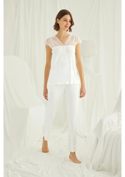 Monamise Yakası Kolu ve Omzu Dantelli Önü Düğmeli Pijama Takımı modelleri