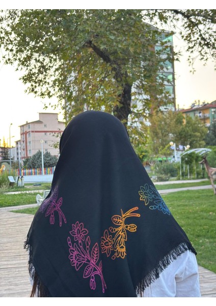 Siyah Baskılı Pamuklu Püsküllü Eşarp Yazma – Günlük ve Çeyizlik Yazma Başörtüsü