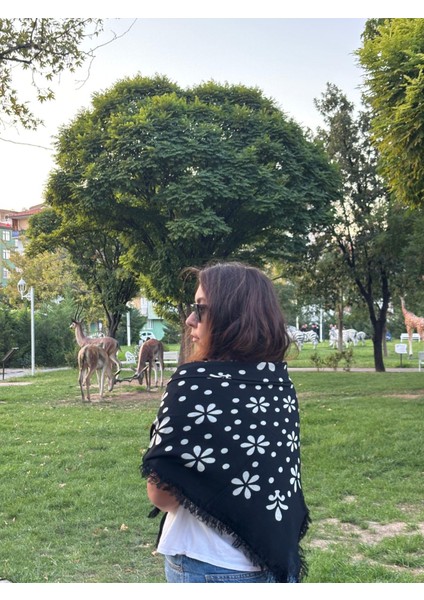 Siyah Baskılı Pamuklu Püsküllü Eşarp Yazma – Günlük ve Çeyizlik Yazma Başörtüsü fırsatları