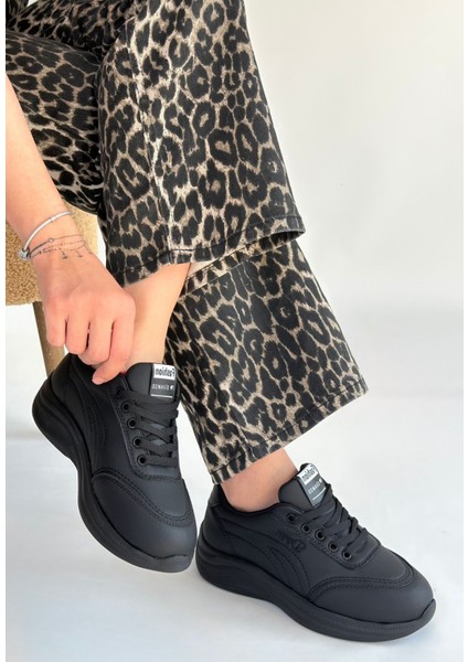 Yejja Siyah Cilt Bağcıklı Spor Ayakkabı