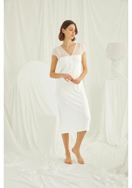 Monamise Kolu Omzu ve Yakası Dantelli Önü Düğmeli Büyük Beden Gecelik