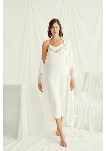 Monamise Dekolteli Yakası ve Kolu Dantelli Sabahlık Takımı modelleri