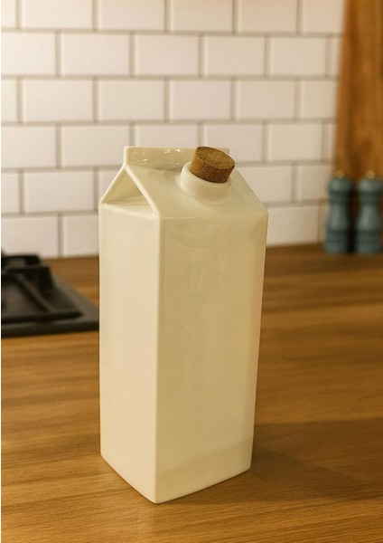 Mantar Kapaklı Porselen Süt Şişesi 1 Litre 21,5cm