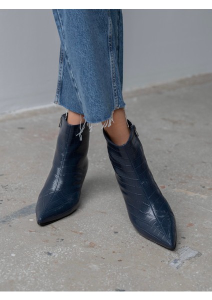 Kylen Lacivert Kroko Bot