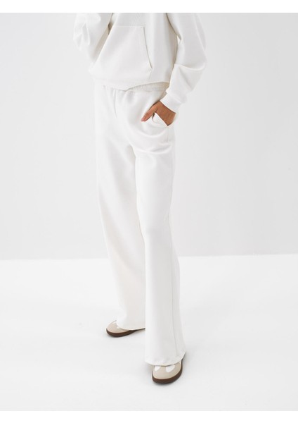 Kadın Ekru Pamuk Dokulu Oversize Sweat Pantolon indirimleri