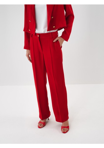 Kadın Kırmızı Formunu Koruyan Regular Fit Pantolon indirimleri