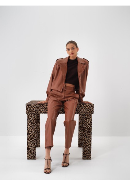 Kadın Camel Deri Görünümlü Regular Fit Pantolon indirimleri