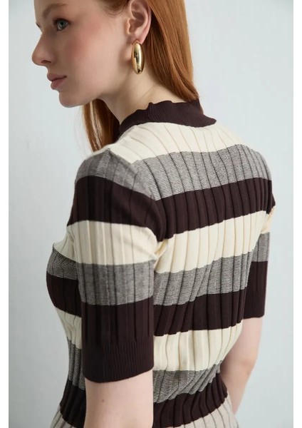 Çizgili Yarım Kollu Triko Bluz - Kahverengi indirimleri