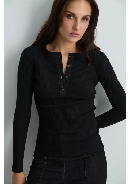 Düğmeli Yuvarlak Yaka Pamuk Ribana Bluz - Siyah