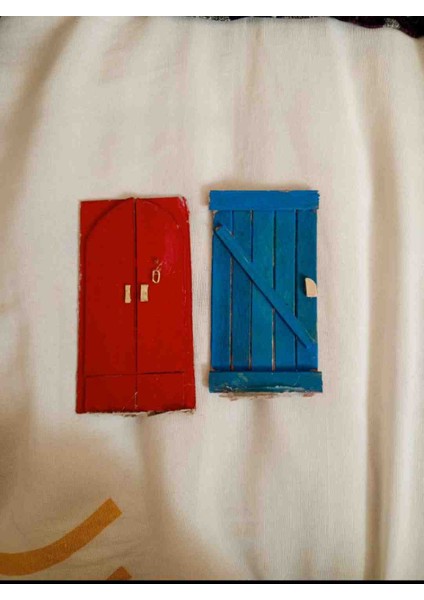 Minyatür Kırmızı & Mavi Kapı Paketi – Dekoratif Hikâyeli Kapılar