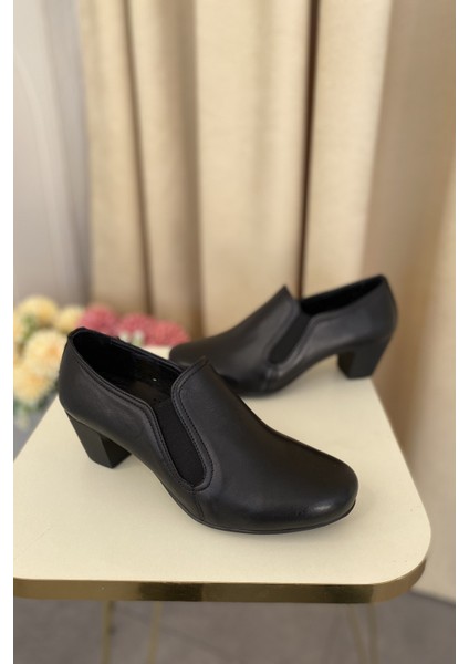 Siyah Hakiki Deri Anatomik Taban Rahat ve Şık Günlük Kadın Ayakkabı TMD202521 fiyatları
