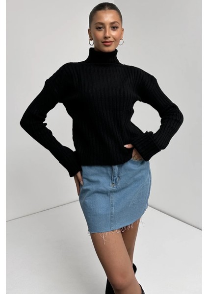 Şerit Desenli Dokulu Boğazlı Triko Kazak