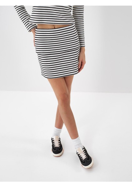 Kadın Siyah Pamuk Dokulu Slim Fit Etek indirimleri