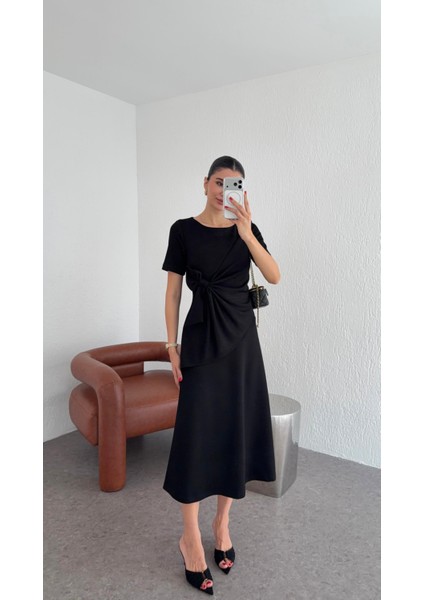 Fiyonklu Siyah Modal Elbise