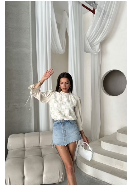 Siyah Dantel Detaylı Bluz fırsatları