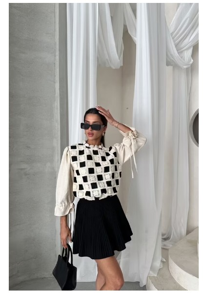 Siyah Dantel Detaylı Bluz